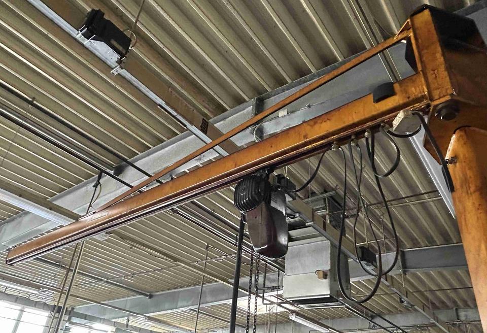 Säulenschwenkkran Demag / Ausladung 4 m / Tragfähigkeit 250 kg