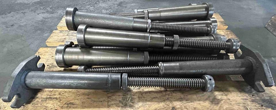 Schwere Schraubböcke – Auflagenhöhe 320 bis 550 – 11 Stück (Pack)