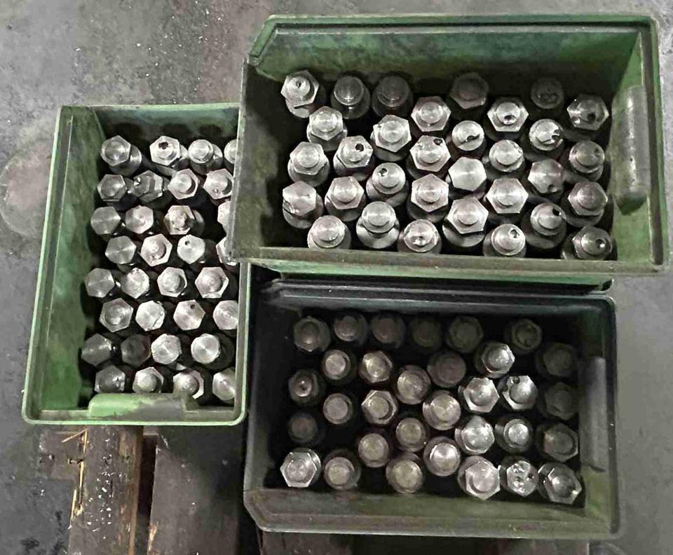 Schraubböcke – Auflagenhöhe 60 bis 85 – 125 Stück (Pack)