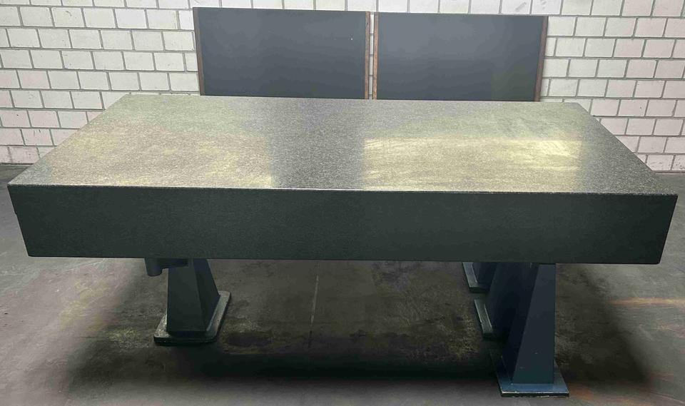 Hartgestein-Messplatte Granit  2000x1000x250 mm incl. Gestell