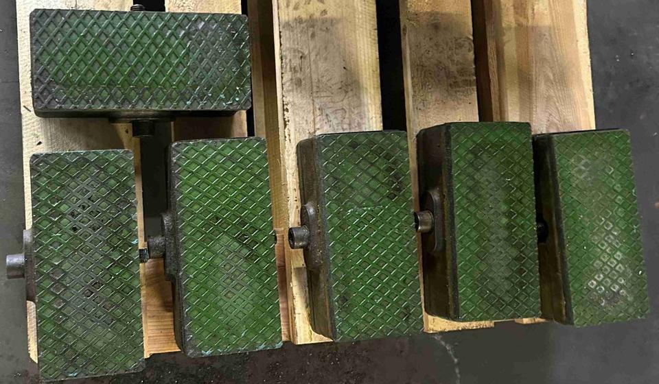 Maschinenfuß – 250x110x90 mm – 6 Stück als Satz