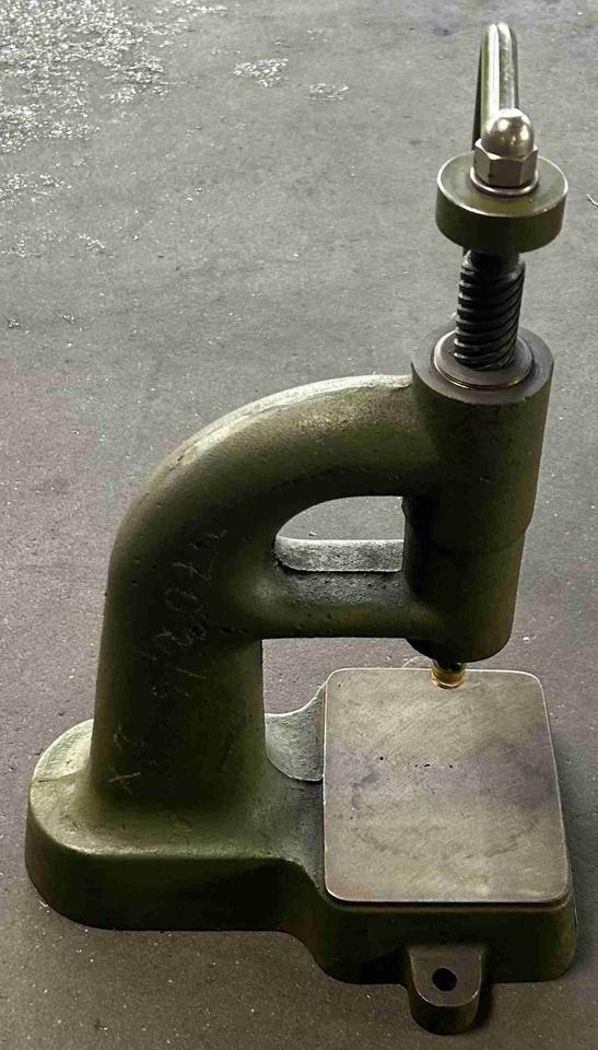 Spindelpresse bzw. Kniehebelpresse