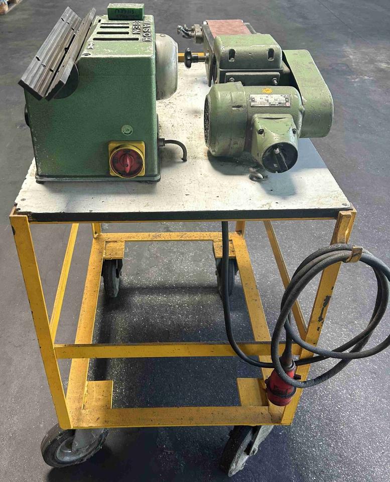 Kantenfräsmaschine und Bandschleifer auf Werkstattwagen